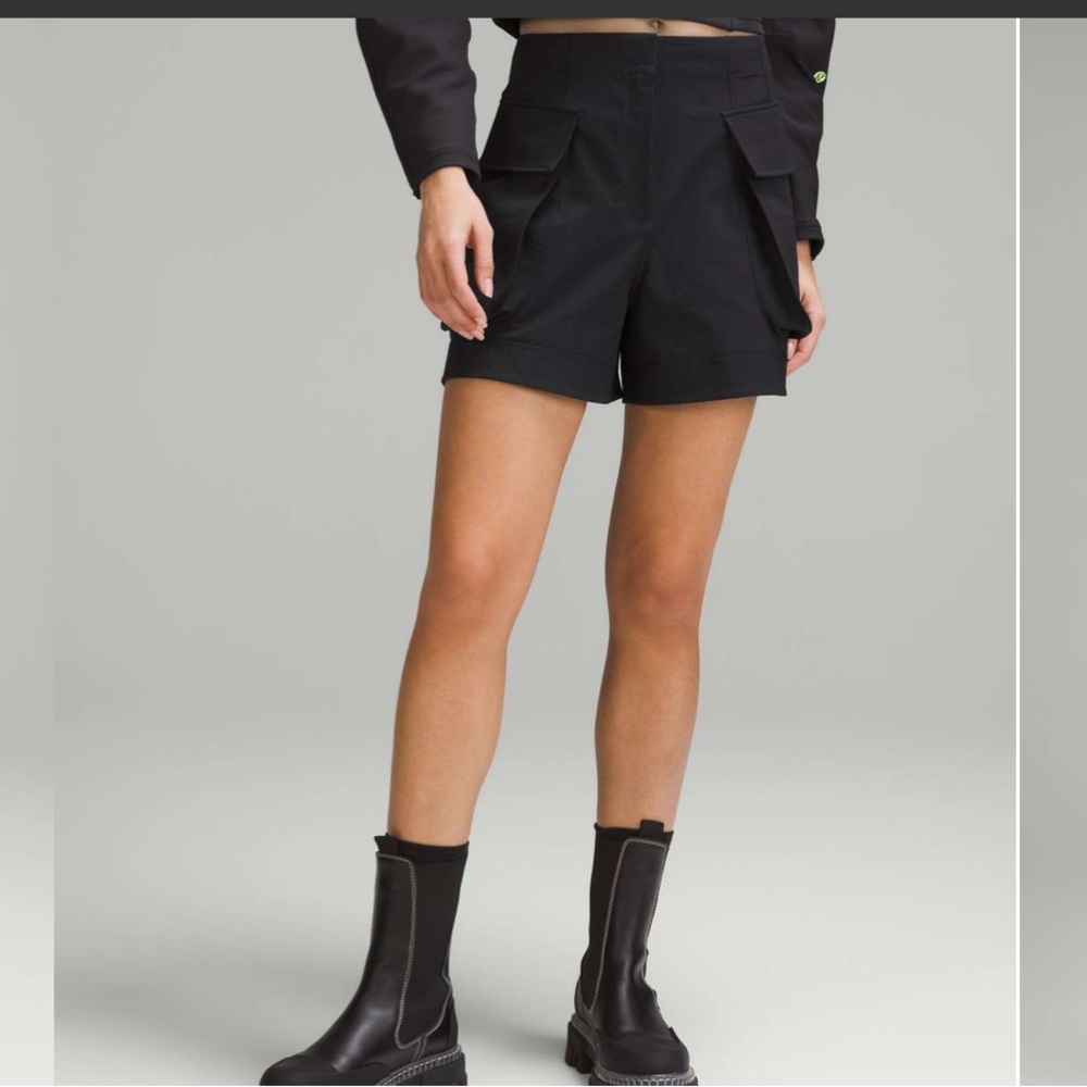 NWT Lululemon Relaxed-Fit Super-High-Rise Cargo Short 4", Black